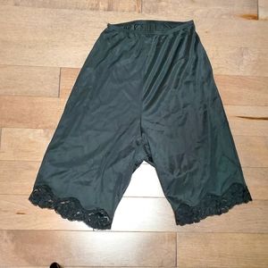 Vintage slip shorts with lace